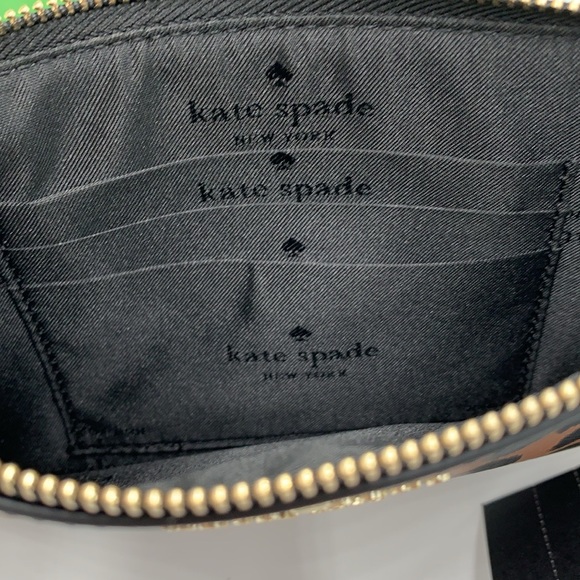 Kate Spade Lucy Medium L-Zip Wristlet
COLOR:
Multi
NWT - Picture 4 of 16